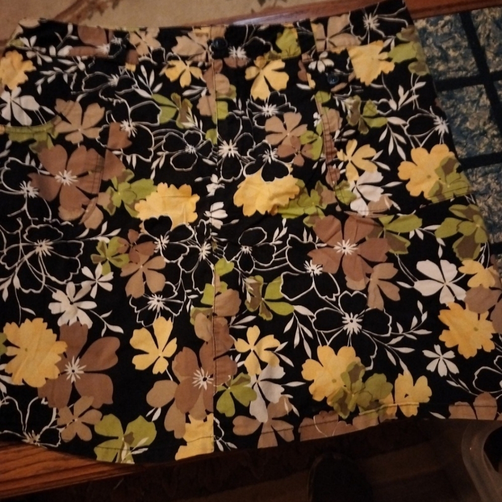 White stag ladies flowered skort.
